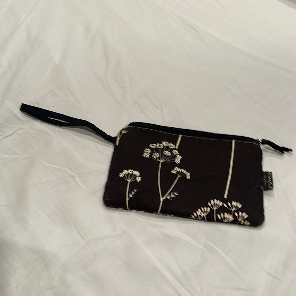 Wristlet - Ivory floral on black